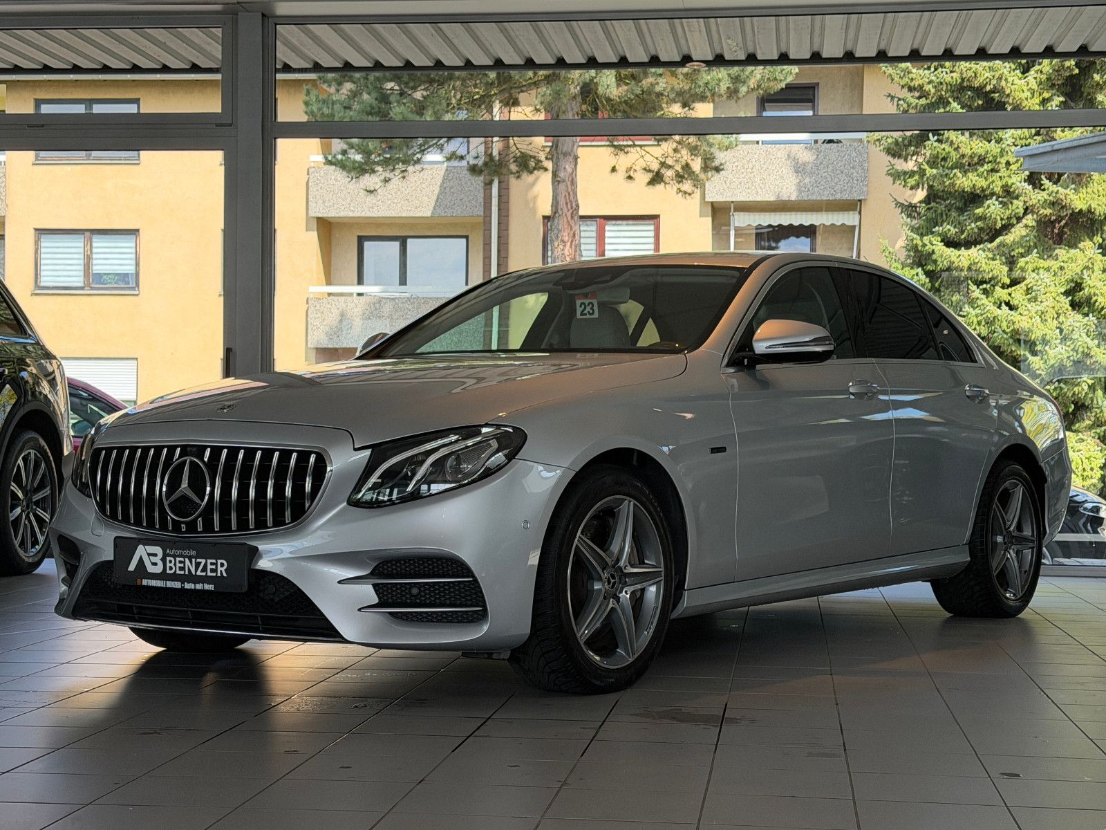 Fahrzeugabbildung Mercedes-Benz E 300 de/AMG/HEAD-UP/VIRTUAL/AMBIENTE/BURMESTER/