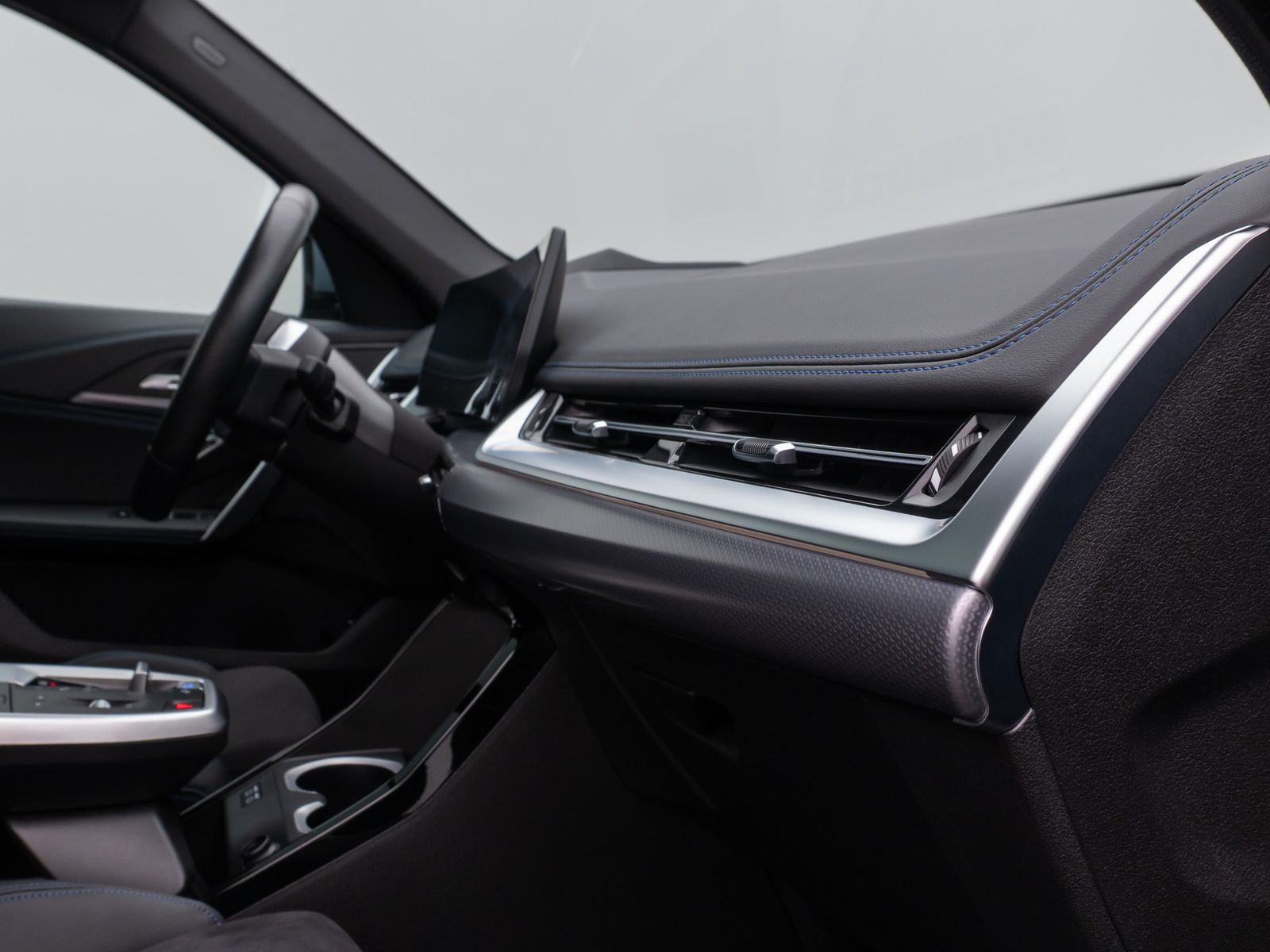 Fahrzeugabbildung BMW iX1 xD30 M Sport Panoram 360°HUD DAB AHK Komfort