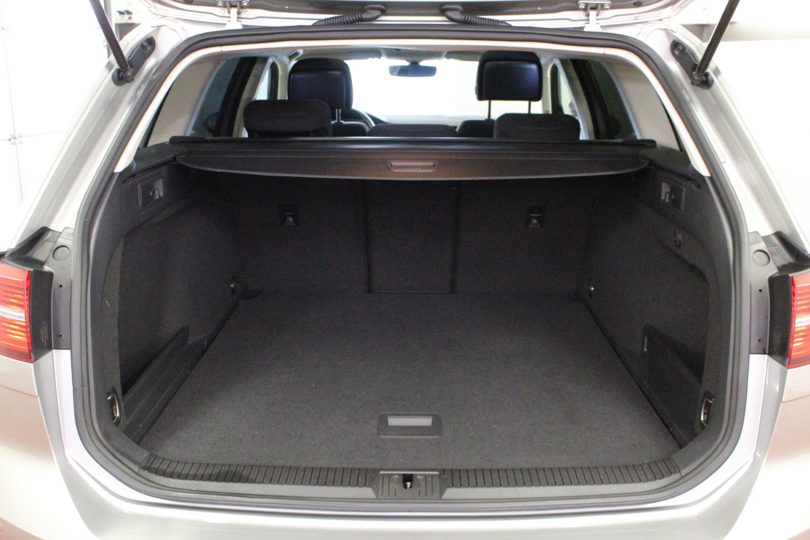 Fahrzeugabbildung Volkswagen Passat Variant 1.8 TSI DSG Comfortline Variant