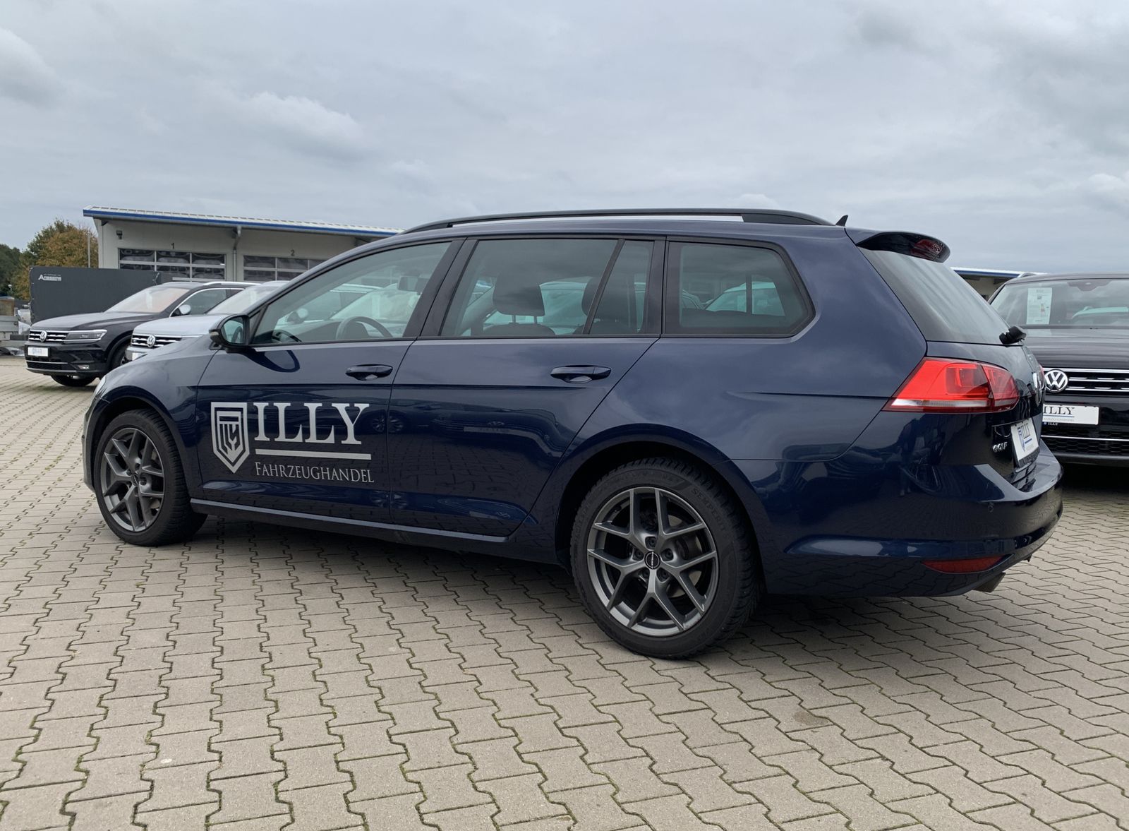 Fahrzeugabbildung Volkswagen Golf 1.6 TDI*Comfortline*Navi*AHK*PDC*SHZ*