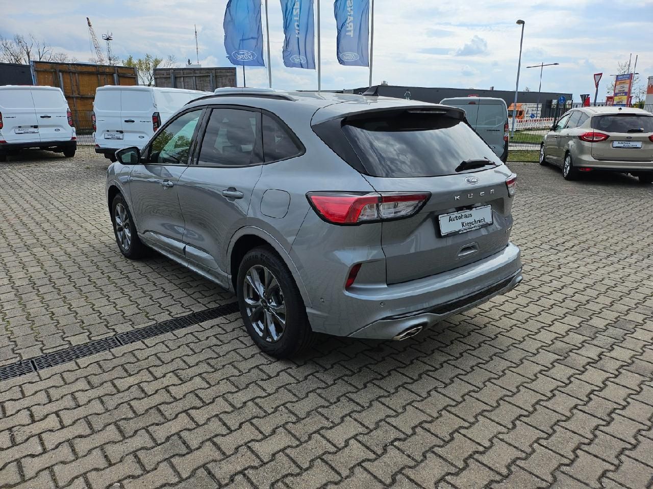Fahrzeugabbildung Ford Kuga Plug-In Hybrid Navi, Winterpaket
