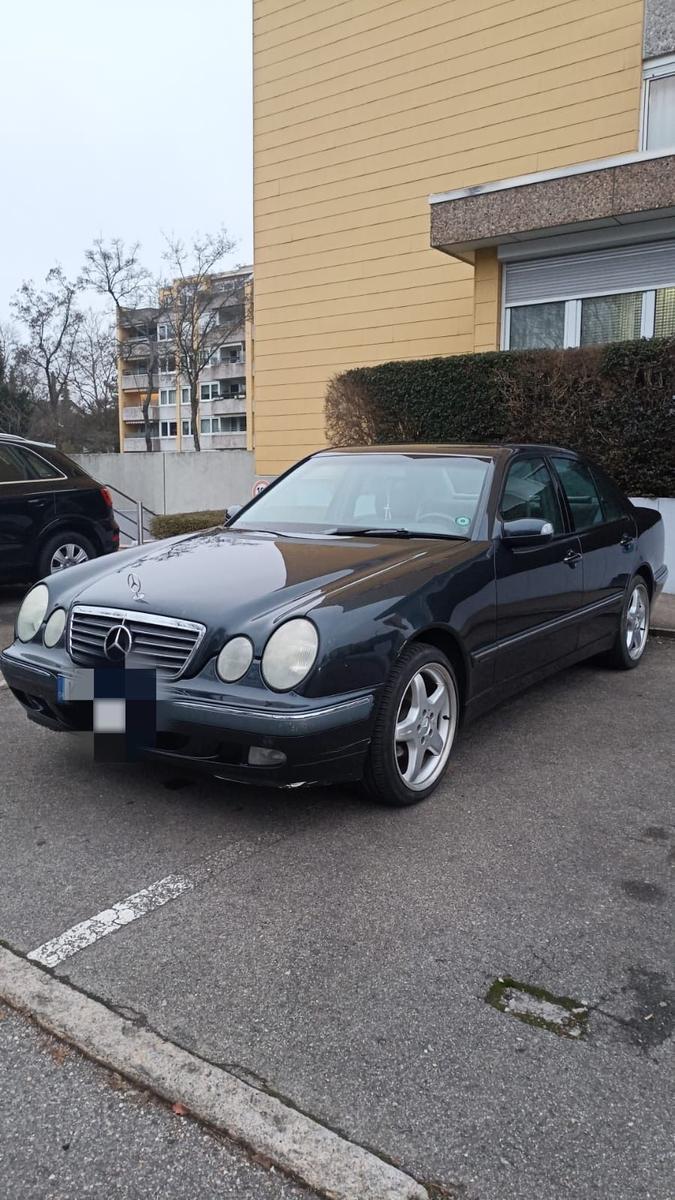 Mercedes-Benz E 200