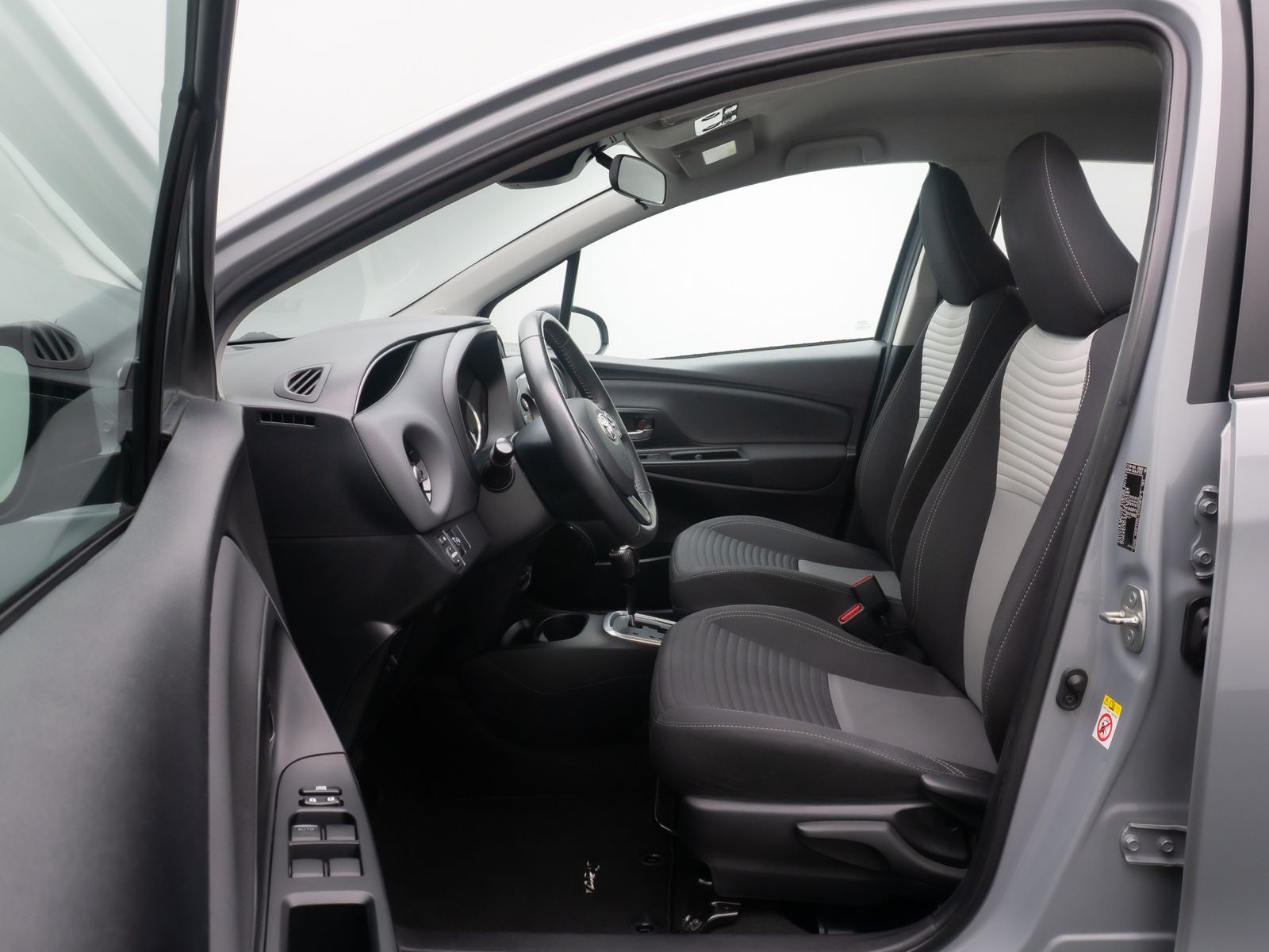 Fahrzeugabbildung Toyota Yaris Hybrid Basis Tempomat Touch KlimaAt HAC LM