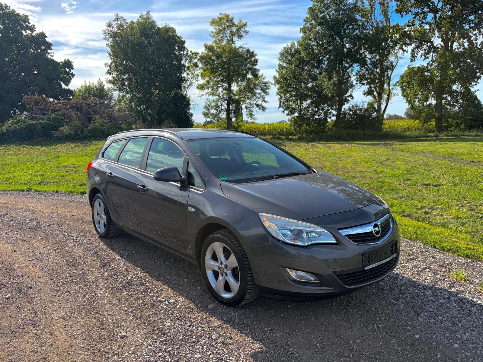 Opel Astra J BJ-2012 1,4 BENZIN KLIMA TÜV-2028 EURO 5