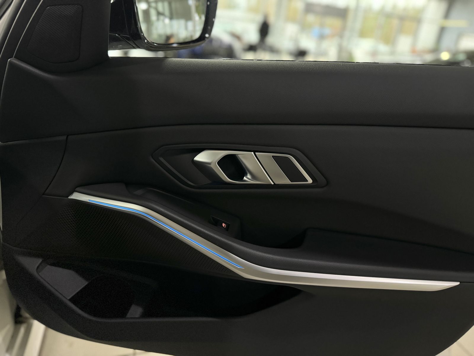 Fahrzeugabbildung BMW 320e M Sport Panoram Kamera HUD DAB HiFi Komfort