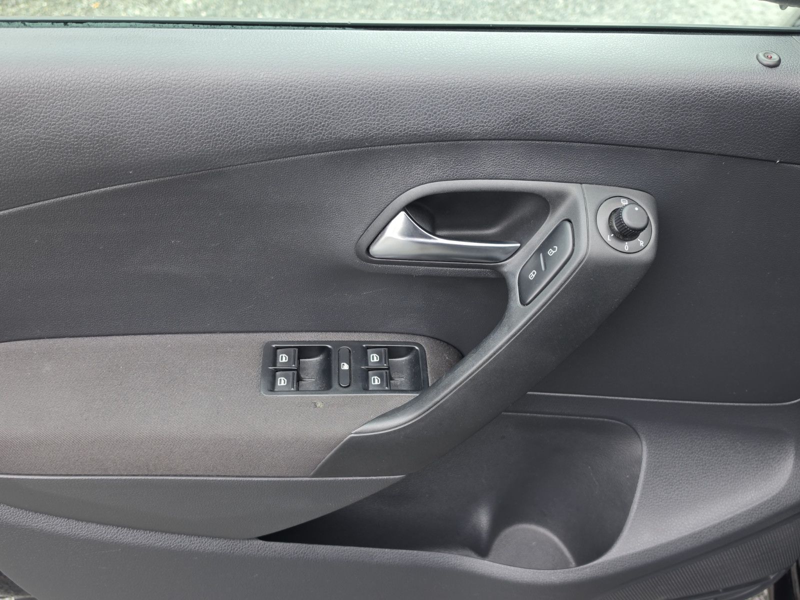 Fahrzeugabbildung Volkswagen Polo V Match 4-TÜRIG SHZ PDC LEDER