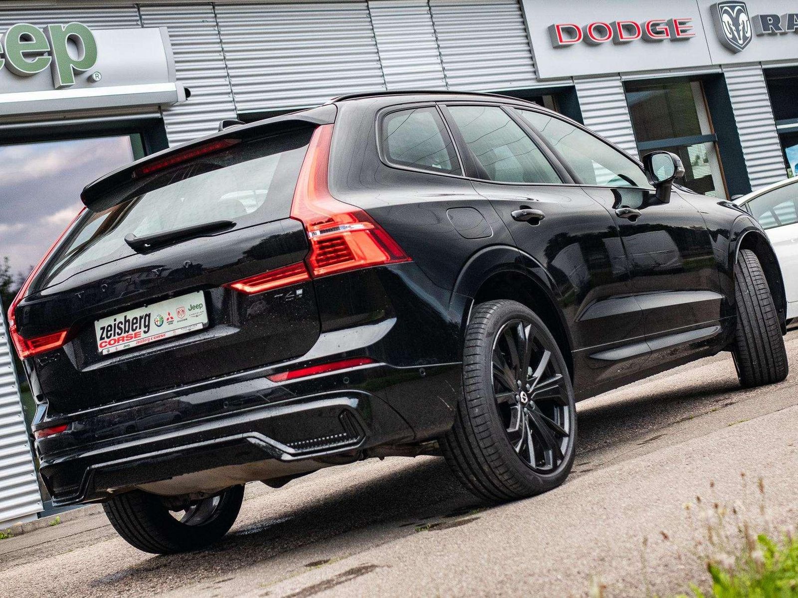 Fahrzeugabbildung Volvo XC60 Plus Black Edition Recharge Plug-In Hybrid