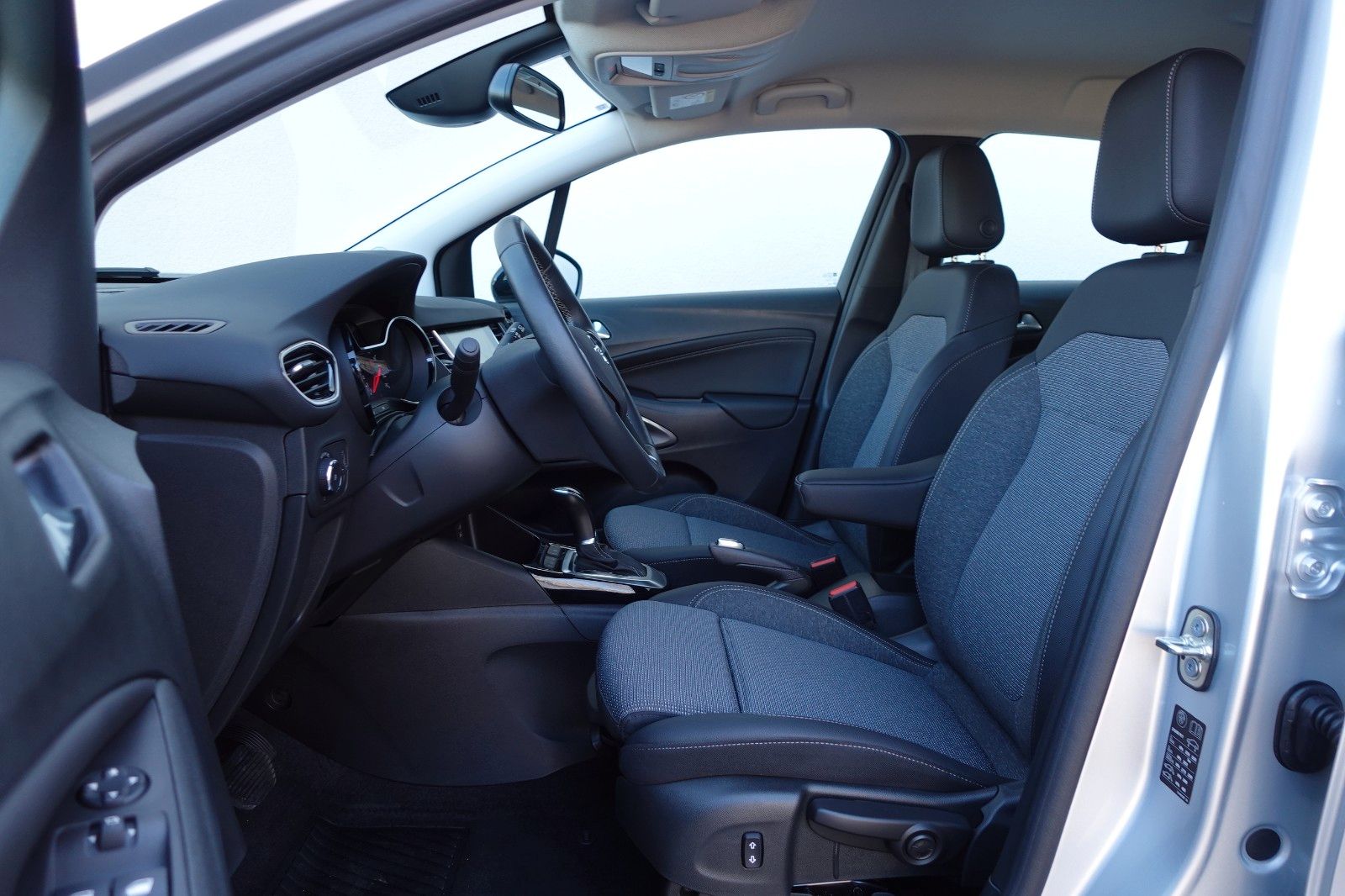 Fahrzeugabbildung Opel Crossland 1.2 Elegance Navi,Sitzh.,PDC,Kamera