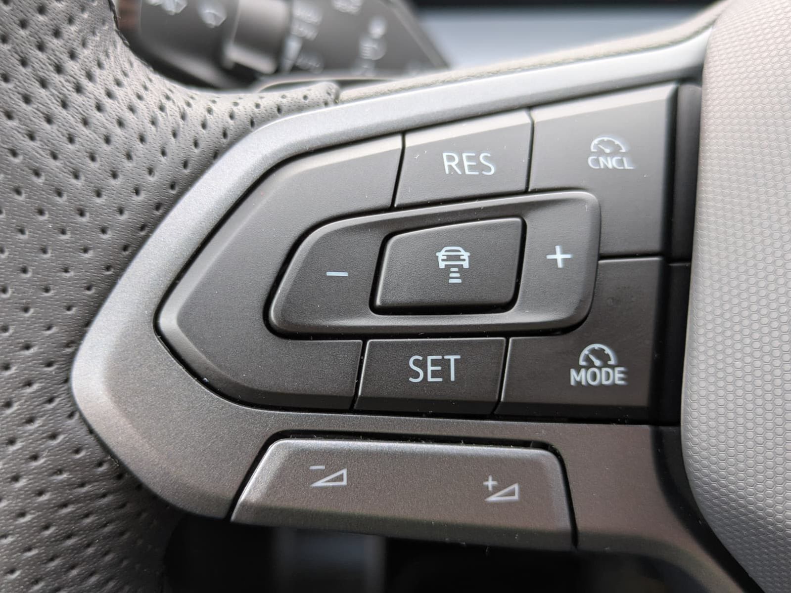 Fahrzeugabbildung Volkswagen Tayron 2.0 TDI 4M R-Line 7Si*MATRIX*AHK*PANO*HUD