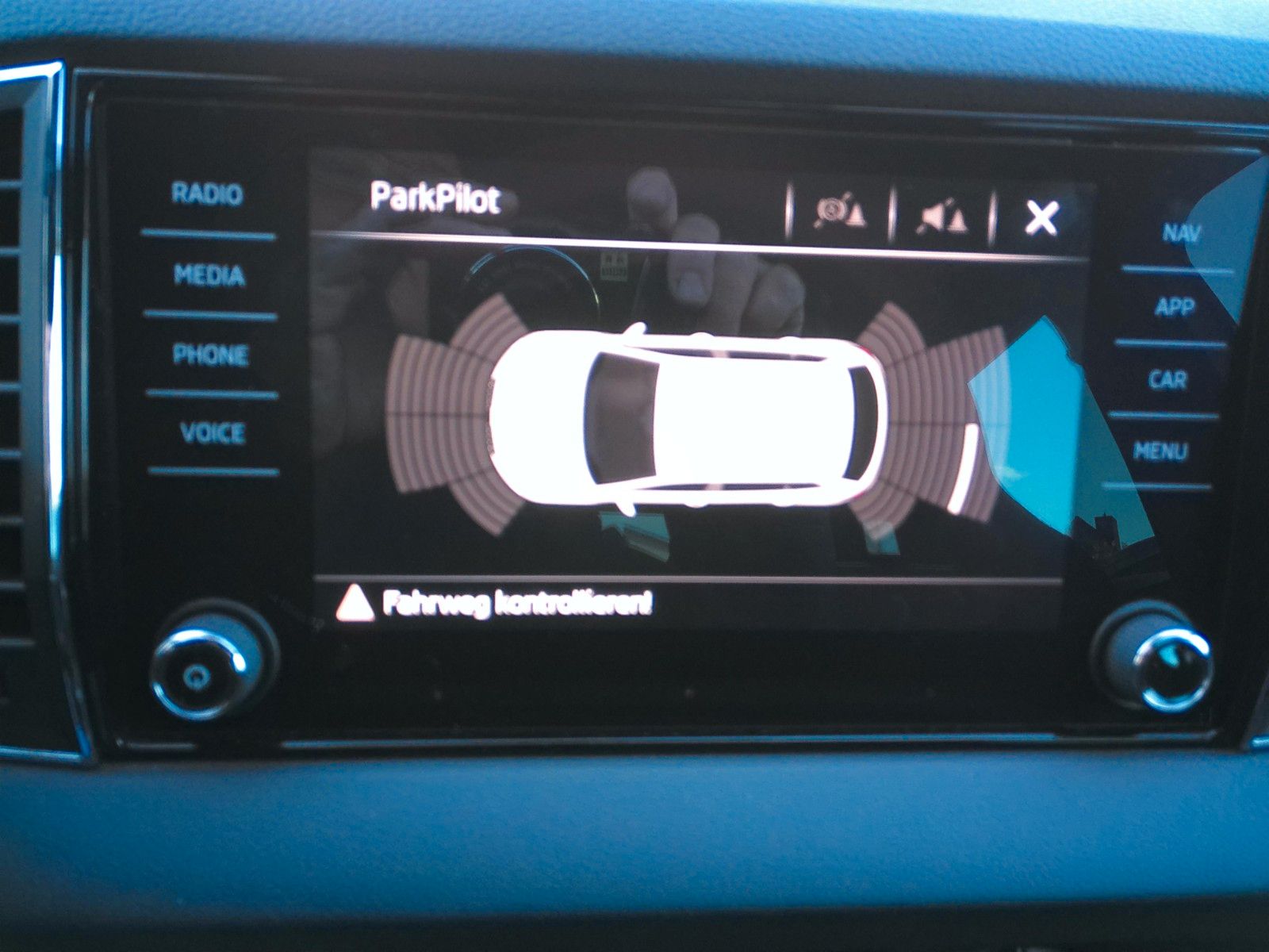 Fahrzeugabbildung SKODA Karoq Sportline 1.5 TSI LED Navi