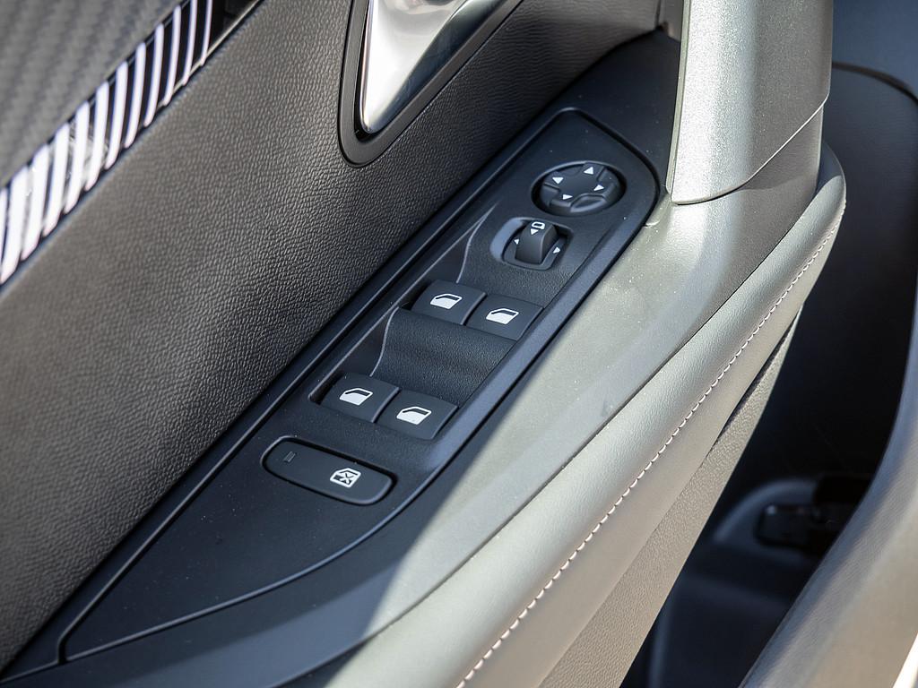 Peugeot 2008 1.2 Hybrid 110 Allure SHZ KAMERA ACC LED