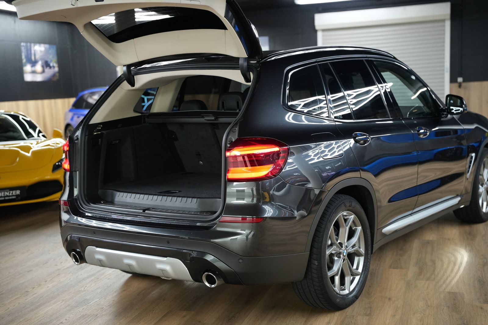Fahrzeugabbildung BMW X3 xDrive 20 d xLine *Shadow-Line*LED*Leder*SHZ