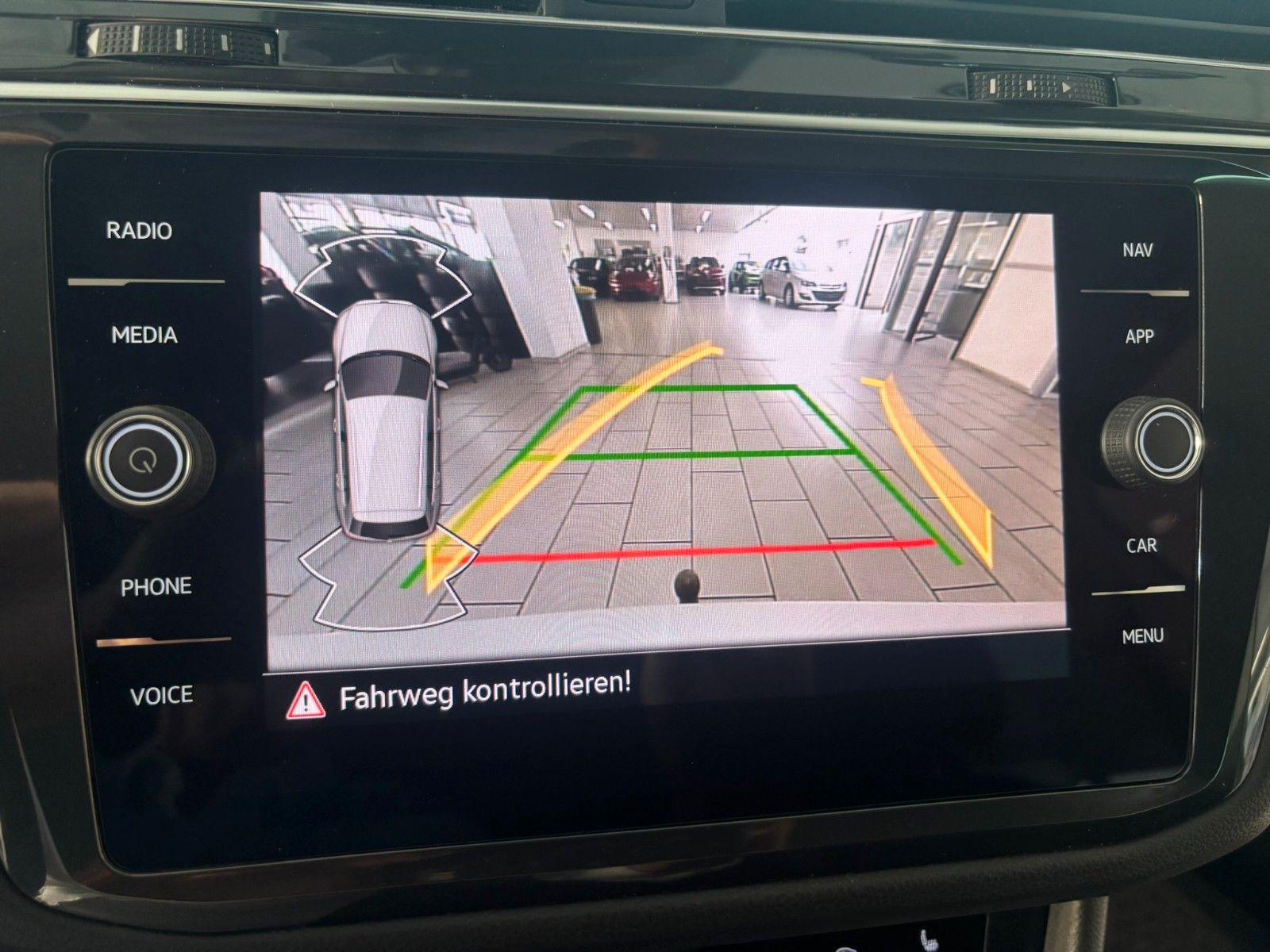 Fahrzeugabbildung Volkswagen Tiguan 2.0 TDI Life 4Motion AHK/NAVI/KAMERA/SHZ