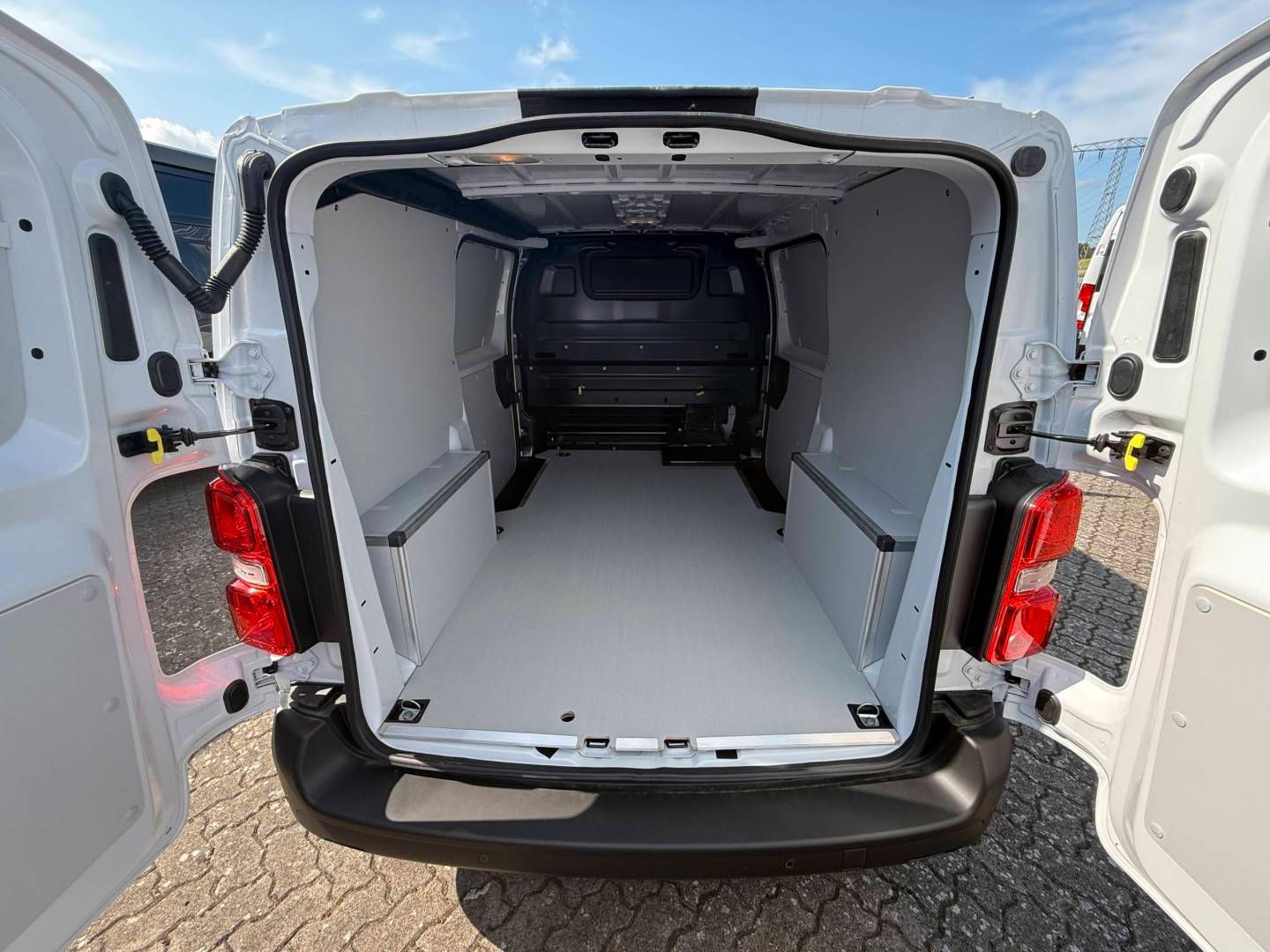 Fahrzeugabbildung Fiat SCUDO KAWA L2 2.0 145 AT8 S&S