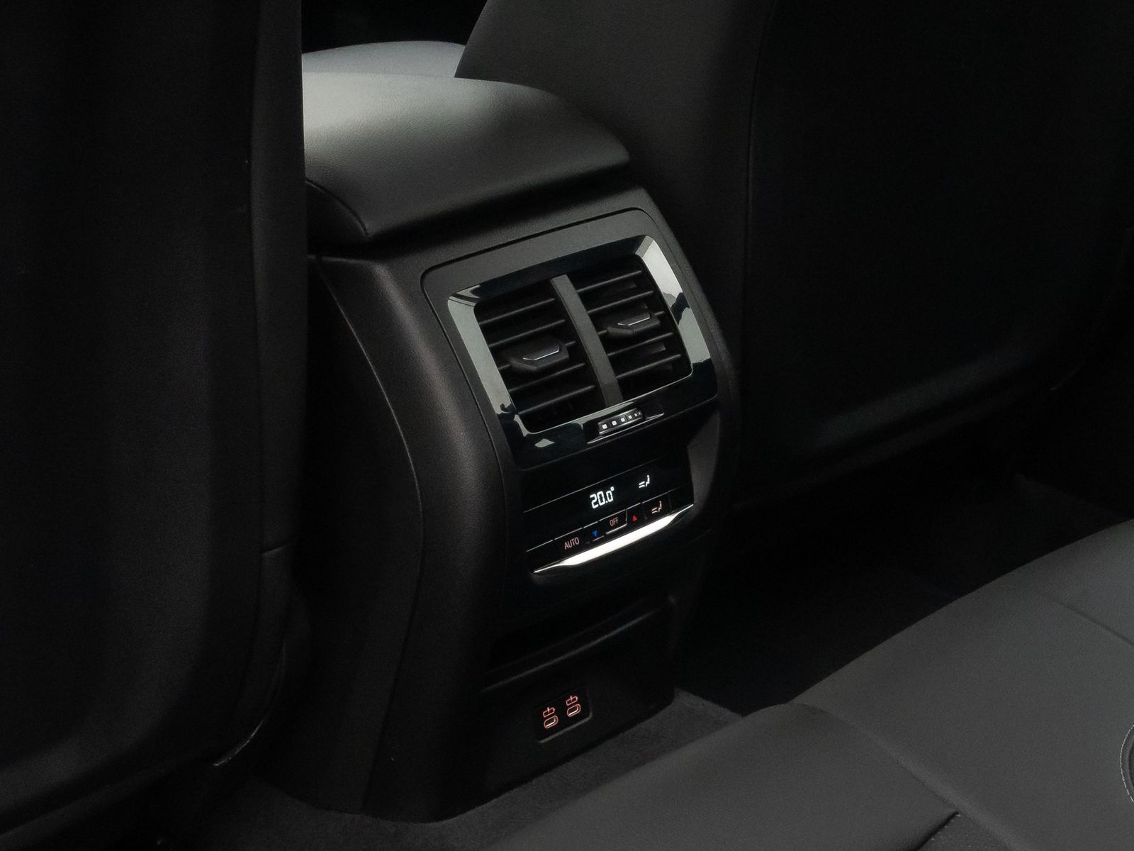 Fahrzeugabbildung BMW X3 xD20d Kamera DAB HiFi AHK Sportsitz Leder 18"