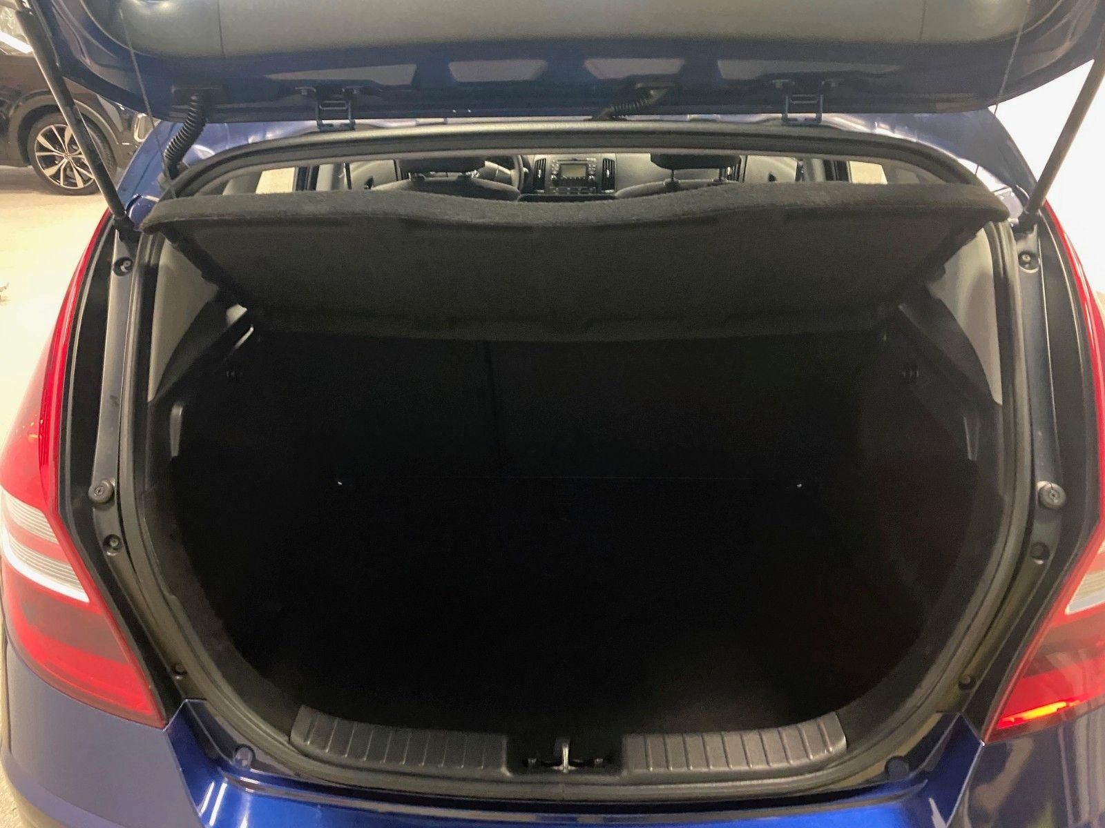 Fahrzeugabbildung Hyundai i30 1.4 Classic+ALUFELGEN+GARANTIE+KLIMA+HU NEU+