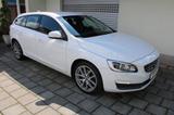Volvo V60 D3 Kinetic BiXenon Navigation Tempomat PDC A - Volvo V60 Kinetic mit Diesel-Antrieb