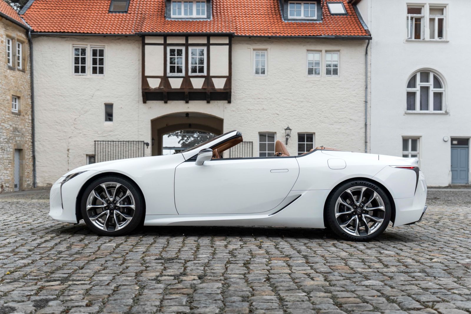 Fahrzeugabbildung Lexus LC 500 Cabrio HUD LED ACC ML TOTW KAM PCS RCTA