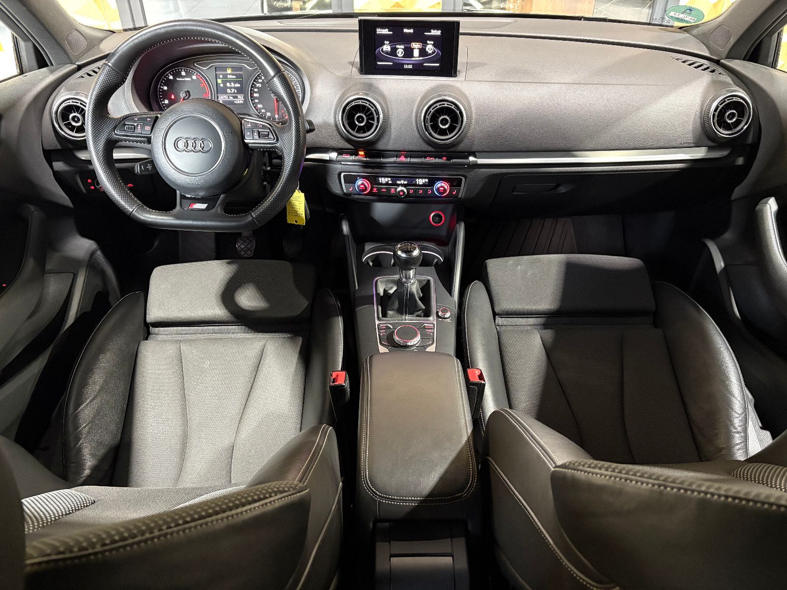 Fahrzeugabbildung Audi A3 Sportback S-line Sportpaket/PDC/SHZ/KLIMA/