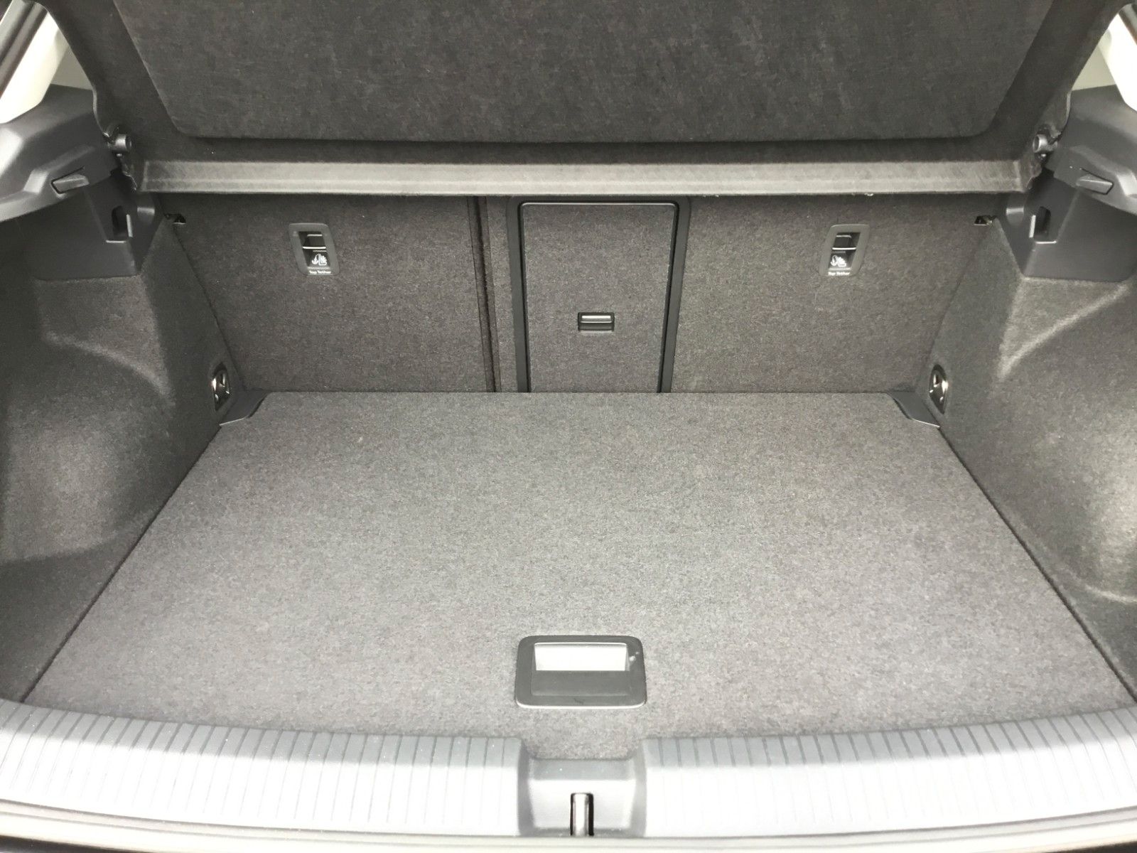 Fahrzeugabbildung Volkswagen T-Roc 1.5 TSI DSG Style+AHK+MatrixLED+ACC+Pano