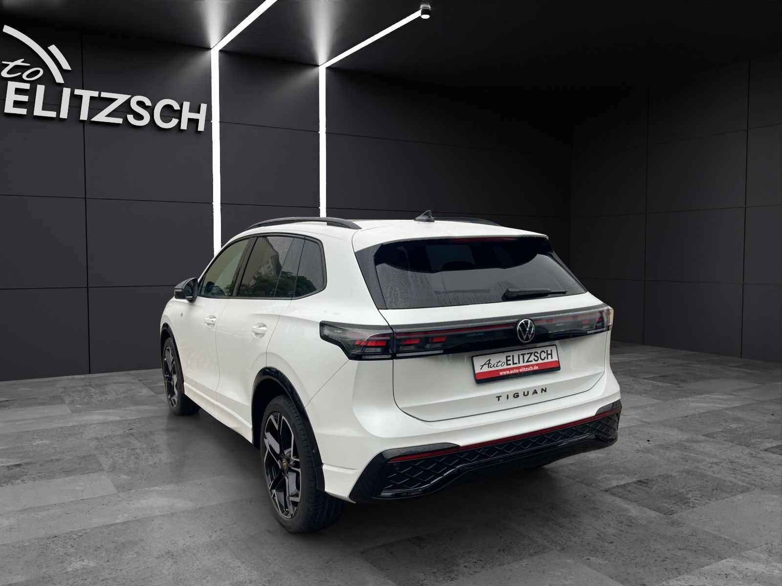 Fahrzeugabbildung Volkswagen Tiguan TDI R-Line 4M DSG MATRIX AHK PANO ACC