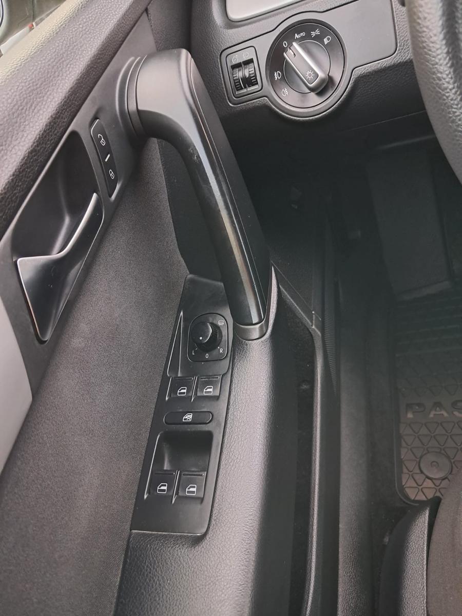 Volkswagen Passat 2011 — photo 25