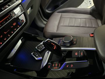 Fahrzeugabbildung BMW X3 xD20d Luxury Line DAB HUD Komfort Alarm Leder