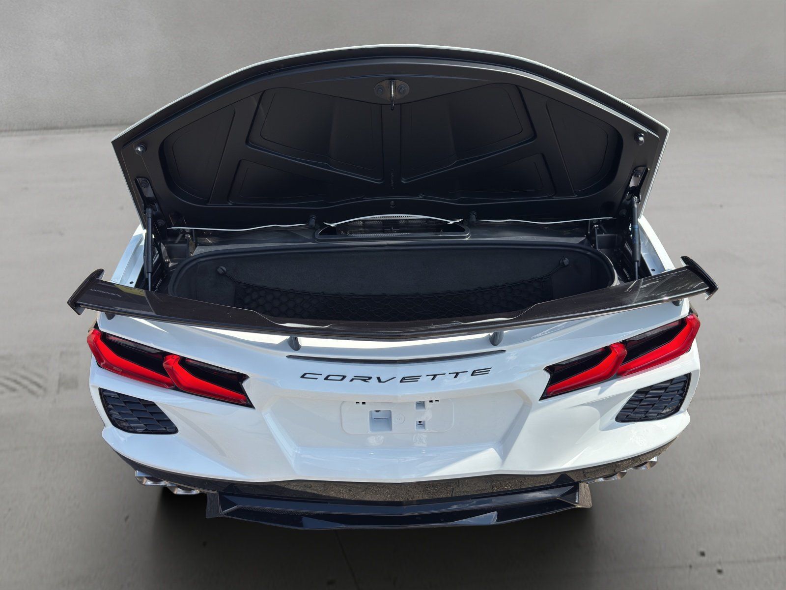 Fahrzeugabbildung Corvette C8 Cabrio 3LT MY2026 ARCTIC-WHITE/DARK-ATMOSPHER