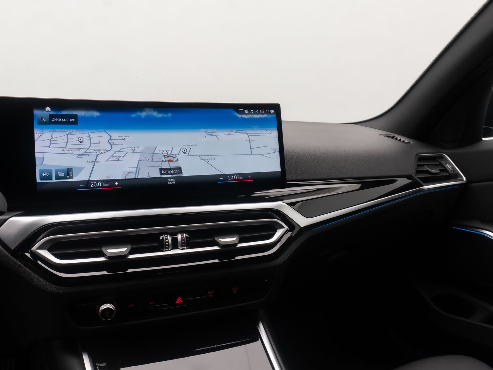 Fahrzeugabbildung BMW 330e 360&deg;HUD DAB HiFi Lnkrhzg ACC Komfort Sport