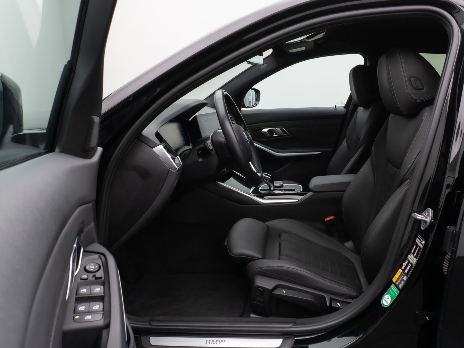 Fahrzeugabbildung BMW 330e xD SportLine Laser HUD DAB HiFi Komfort PDC