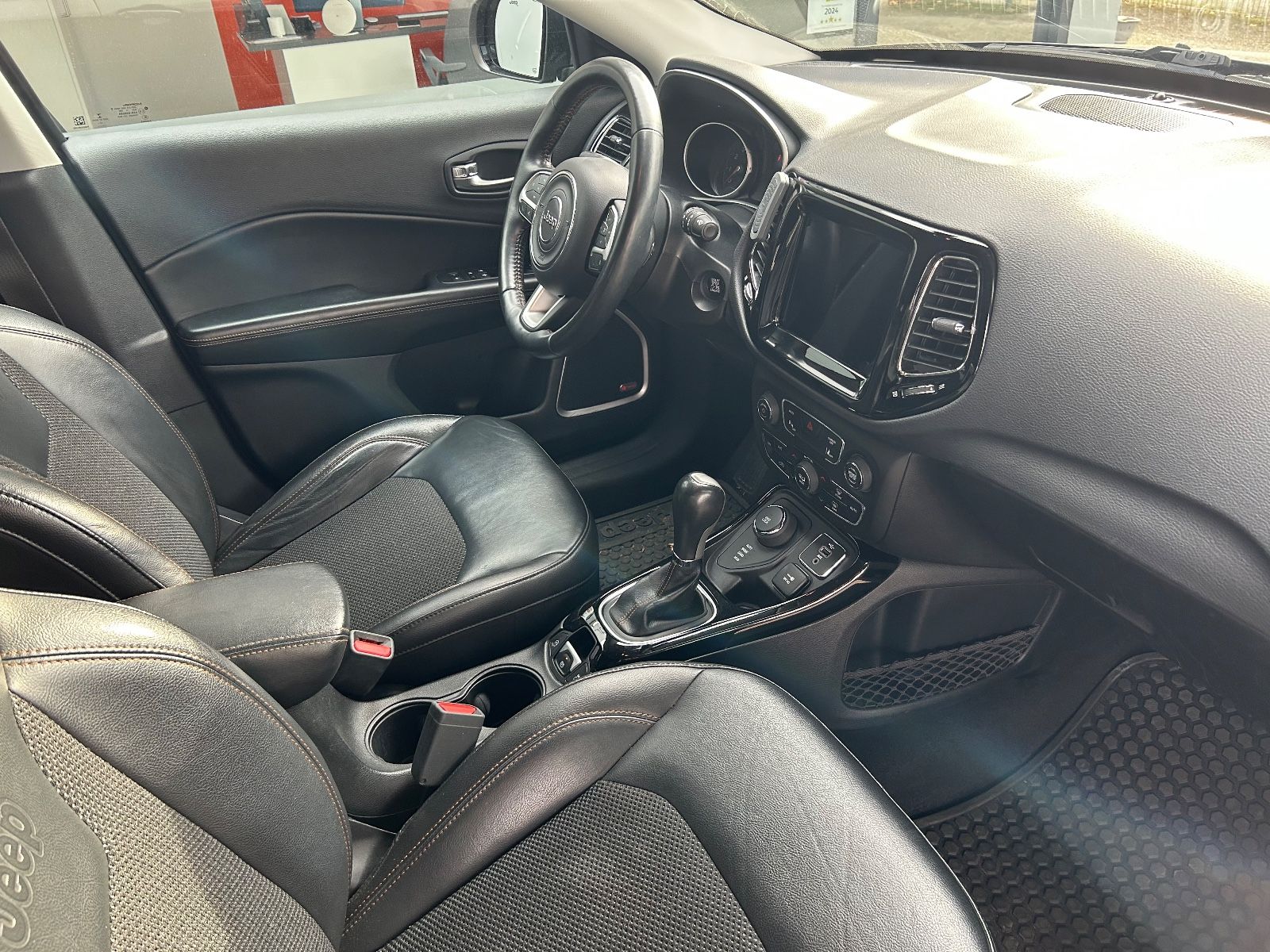 Fahrzeugabbildung Jeep Compass Limited 4WD Automatik+Navi+CarPlay+Allw.