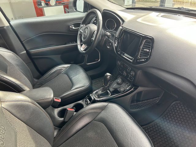 Fahrzeugabbildung Jeep Compass Limited 4WD Automatik+Navi+CarPlay+Allw.