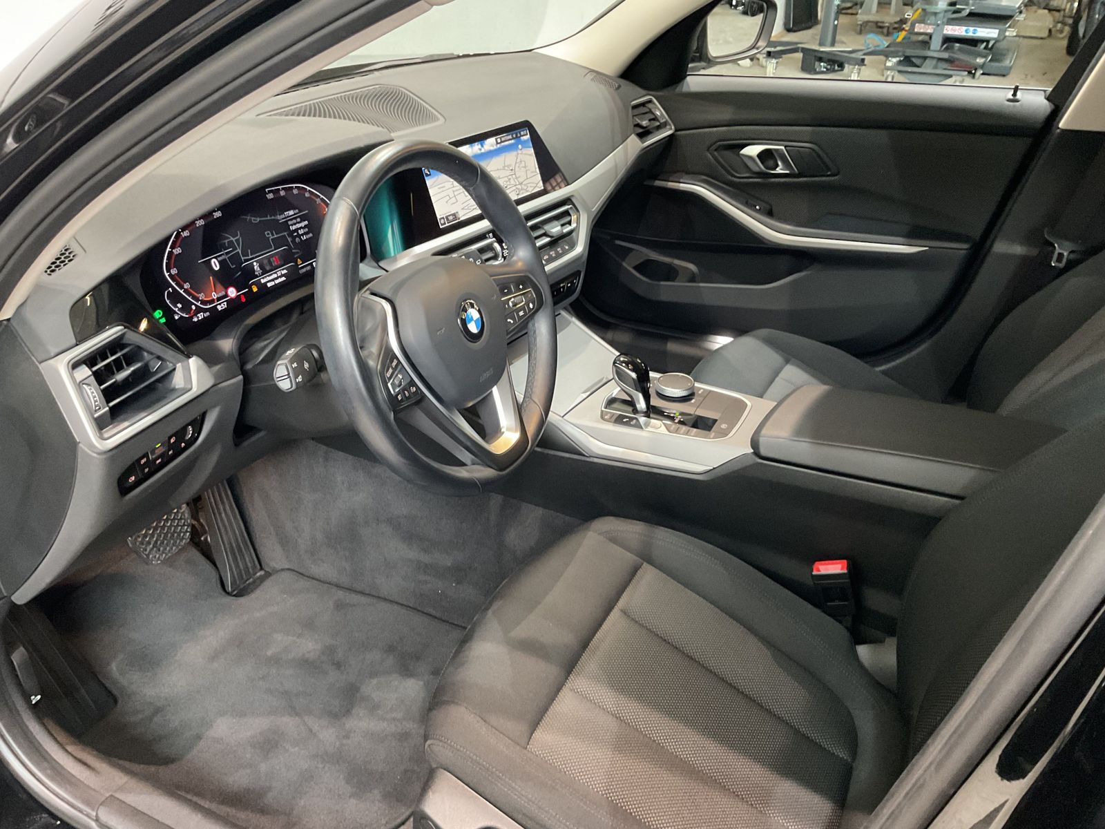 Fahrzeugabbildung BMW 320i Touring Advantage AHK Driving Assistant