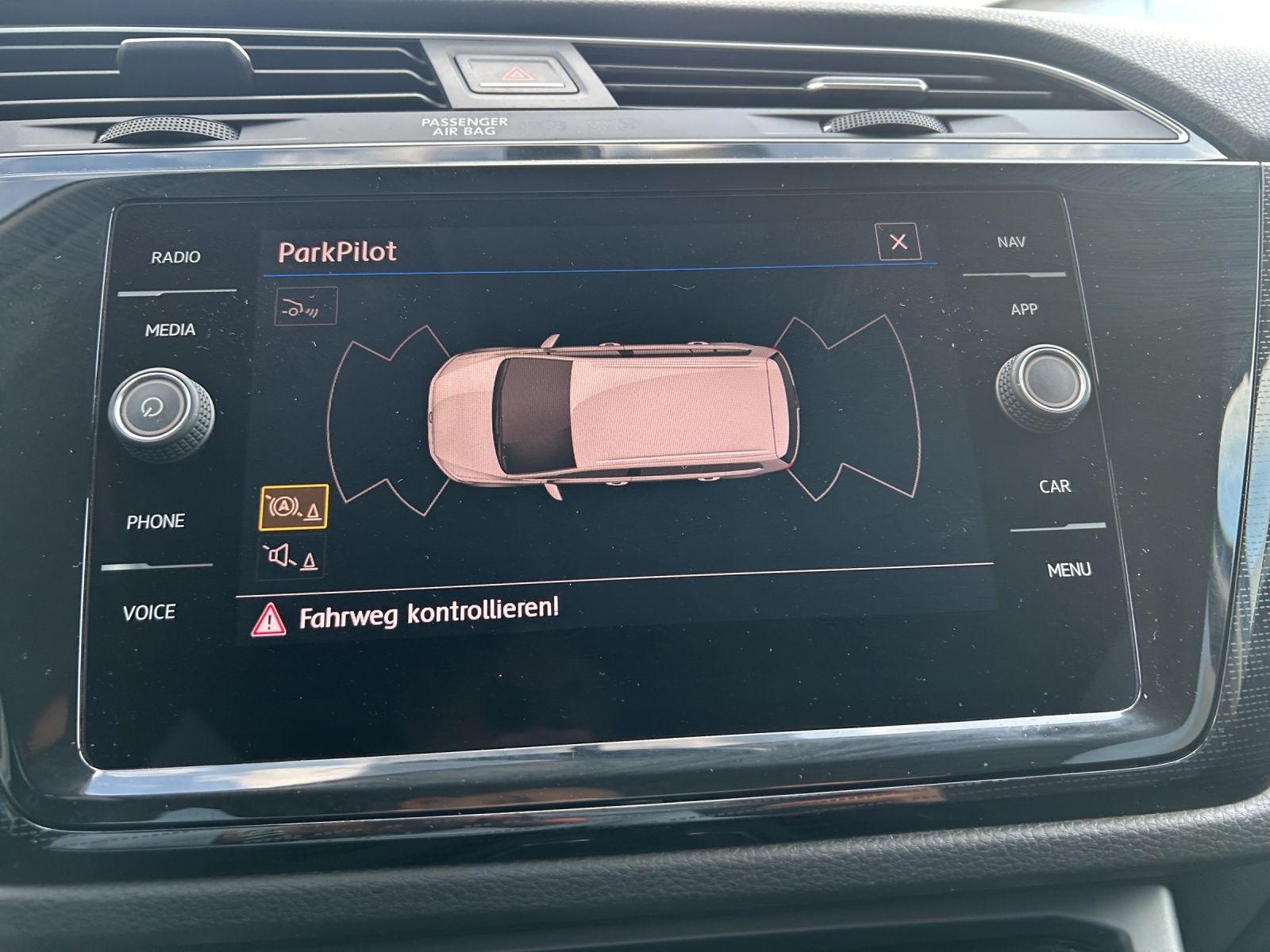 Fahrzeugabbildung Volkswagen Touran SOUND NAVI ACC RFK