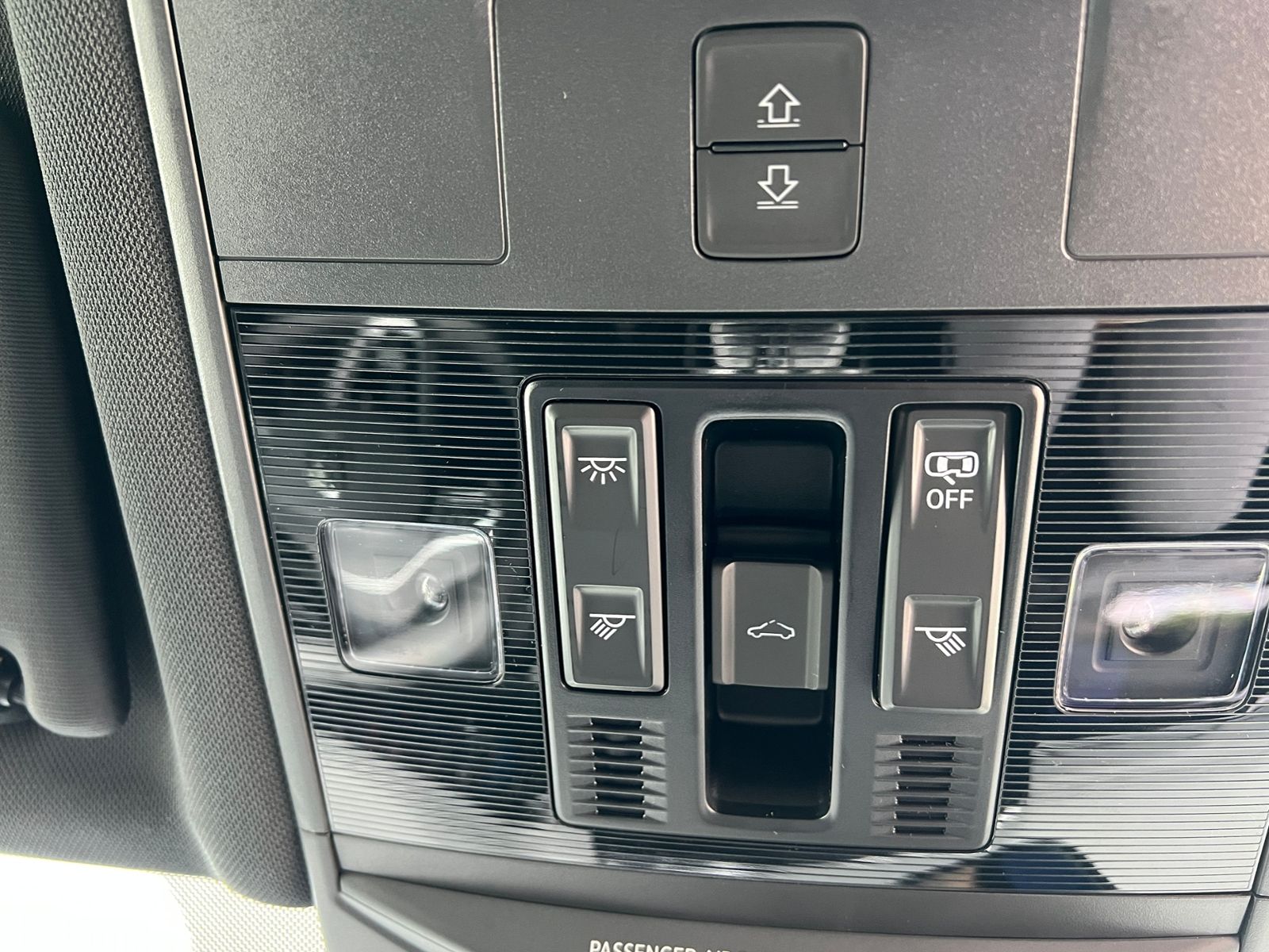 Fahrzeugabbildung Volkswagen T-Roc R-Line 1.5 TSI DSG *AHK, Pano, Black Style