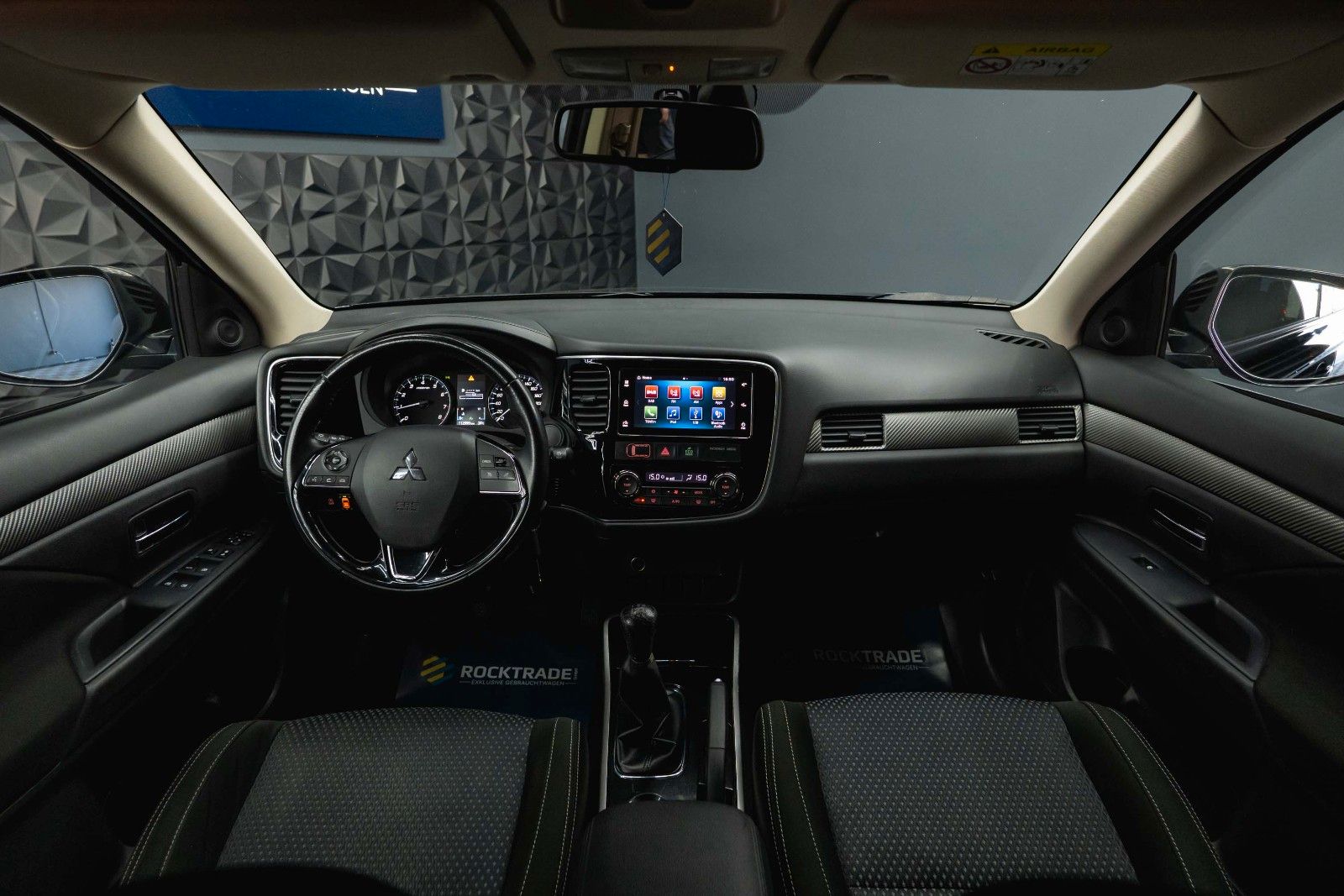 Fahrzeugabbildung Mitsubishi Outlander Edition 100 2WD | DAB | Kamera | 1Hand