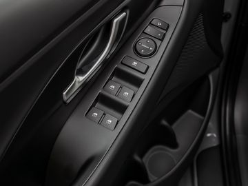 Hyundai i30 1.5 Spurhalteassi. Tempomat Totwinkelassi.
