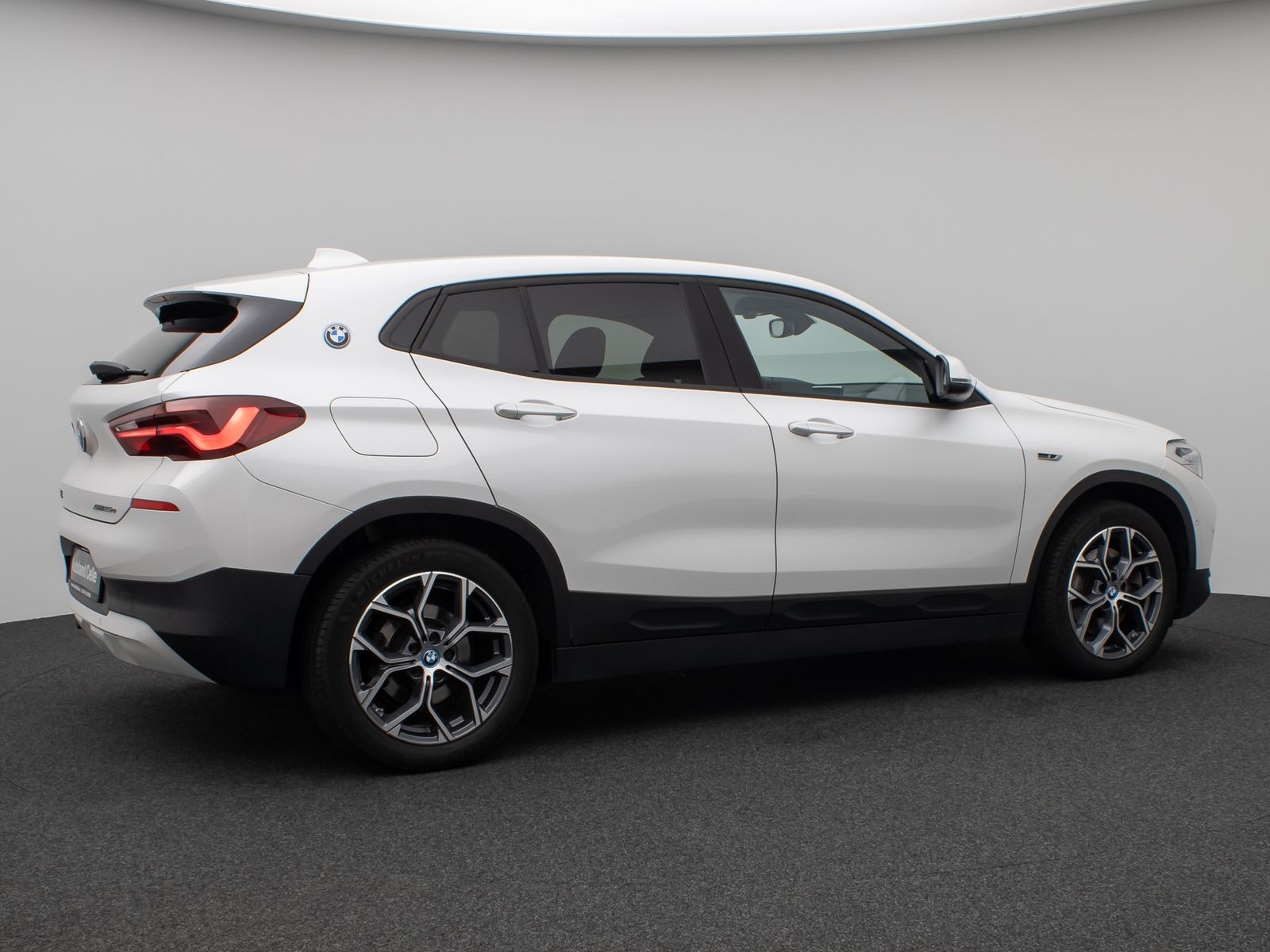 Fahrzeugabbildung BMW X2 xD25e Kamera DAB HiFi Navi Komfort Sport LED