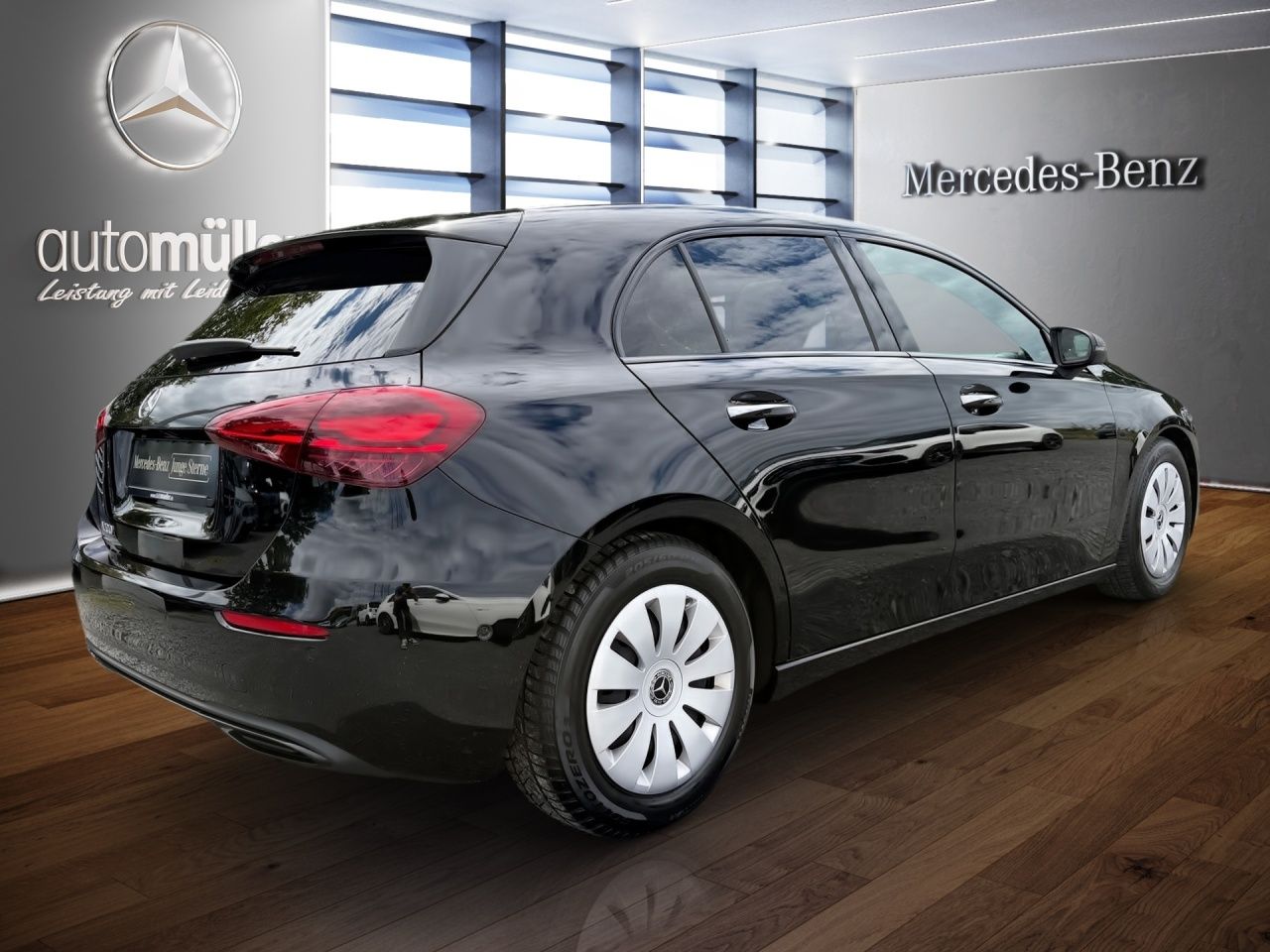 Fahrzeugabbildung Mercedes-Benz A 200 PANO+NIGHT+KEYLESS+LHZ+LED+CARPL+KAMERA+++