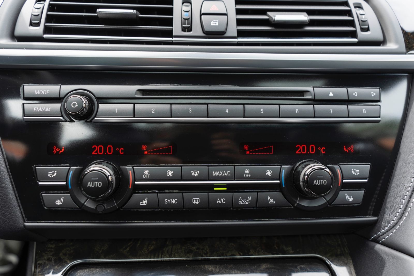 Fahrzeugabbildung BMW 650i xDrive Coupé M-SPORTPAKET HUD H&K LED KAM