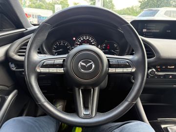 Fahrzeugabbildung Mazda 3 Lim. SKYACTIVE Selection Navi HUD Matrix SHZ