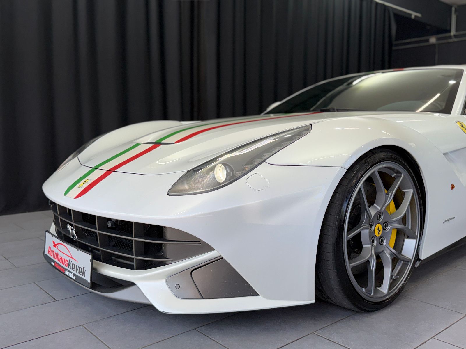 Fahrzeugabbildung Ferrari F12 Berlinetta|RACING-SEATS|NOVITEC-UMBAU|LIFT