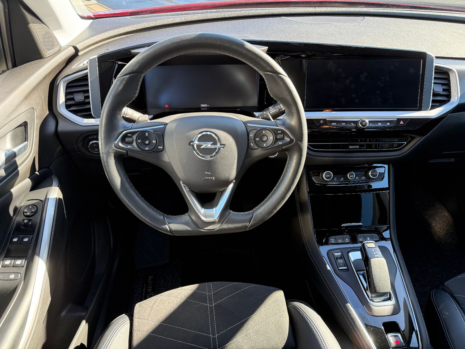 Fahrzeugabbildung Opel Grandland Ultimate PlugIn 1.6 Turbo ACC 360° AHK