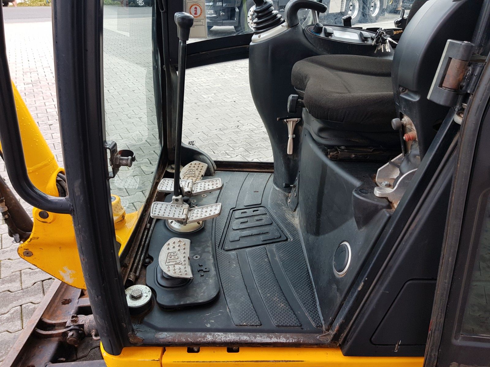 Fahrzeugabbildung JCB 8018 / 3.420h / hydrl. Grabenräumer / Tieflöffel