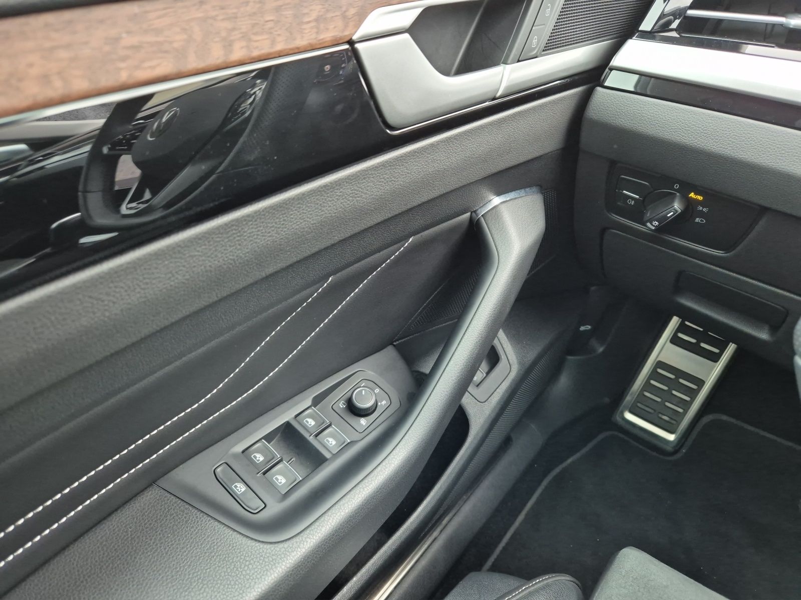Fahrzeugabbildung Volkswagen Arteon SB TDI Elegance DSG AHK Keyless ACC Kamer