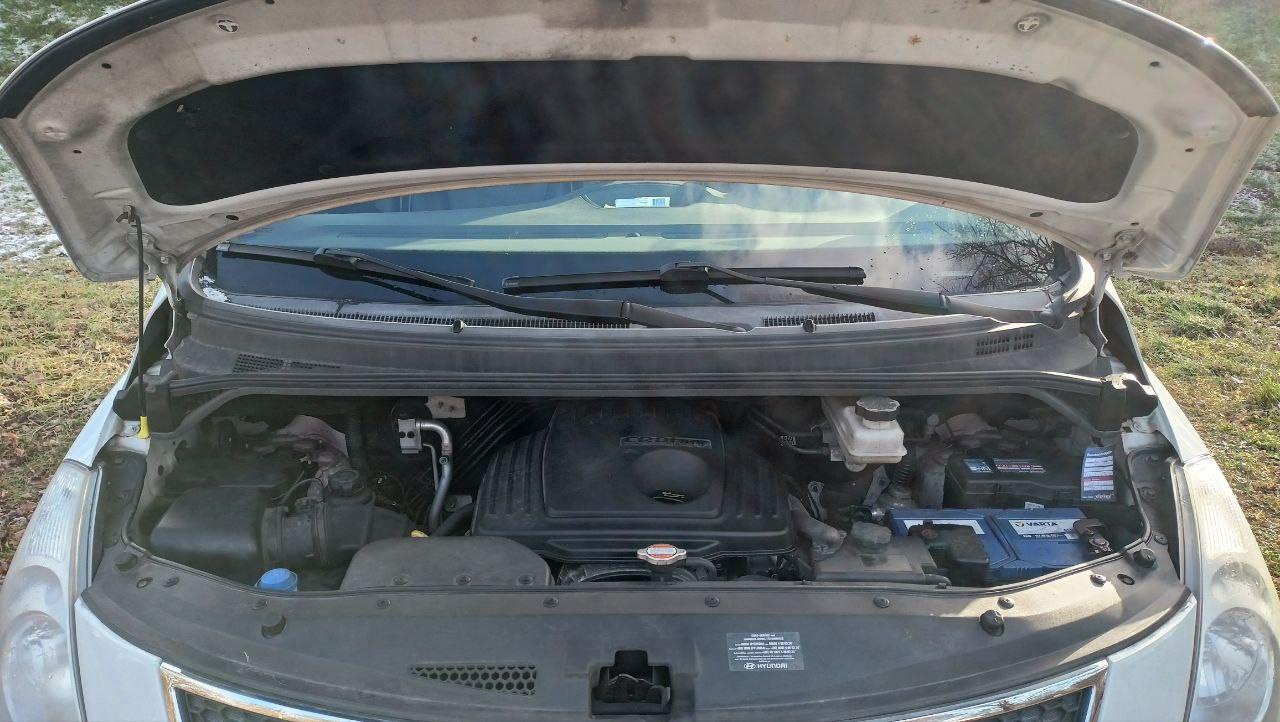 Hyundai Vollausstattung, 1. Hand, 8-fach bereift