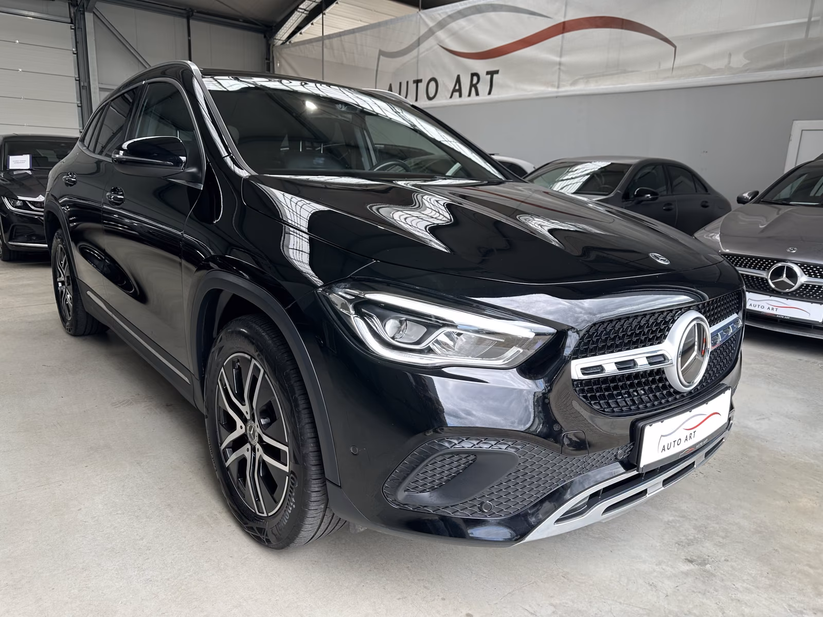 Mercedes-Benz GLA 250e LED AHK Pano ACC Kamera Sound