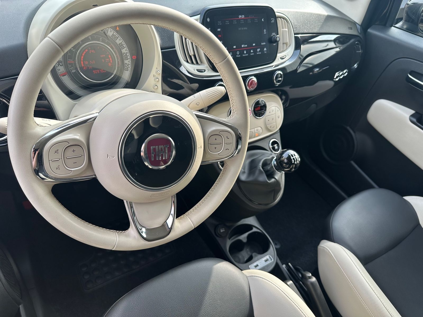 Fahrzeugabbildung Fiat 500C 1.0 GSE Mild-Hybrid Dolcevita CARPLAY
