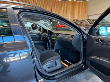 Skoda Superb Combi *1.HAND*KLIMA*SZHZ*ZV*BC*TÜVNEU*
