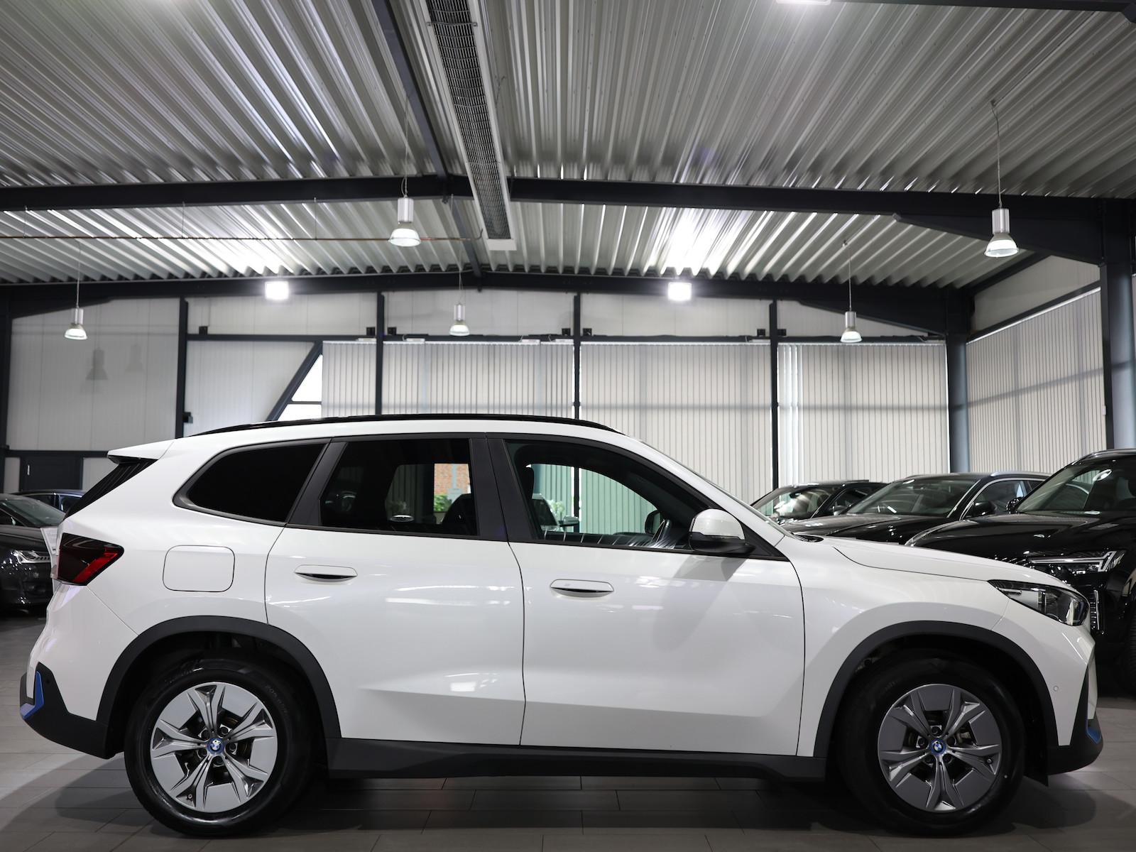 BMW iX1 30 xDrive 95,7% PREMIUM / HARMAN/KARDON, LED, миниатюра 9